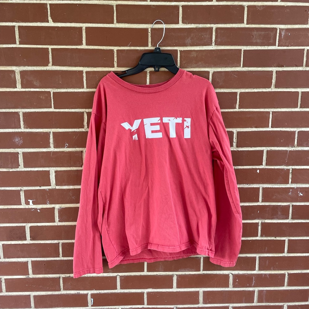 🦆yeti tshirt size medium🦆